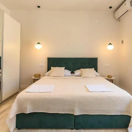 Pensionat And Tattoo - Modern & Free Parking Makarska