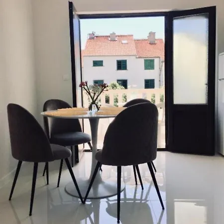 And Tattoo - Modern & Free Parking Makarska