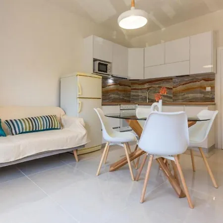 Pensionat And Tattoo - Modern & Free Parking