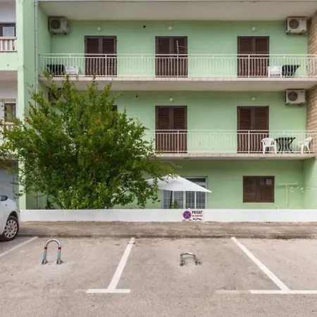 Pensionat And Tattoo - Modern & Free Parking Makarska