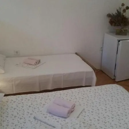 And Tattoo - Modern & Free Parking Makarska